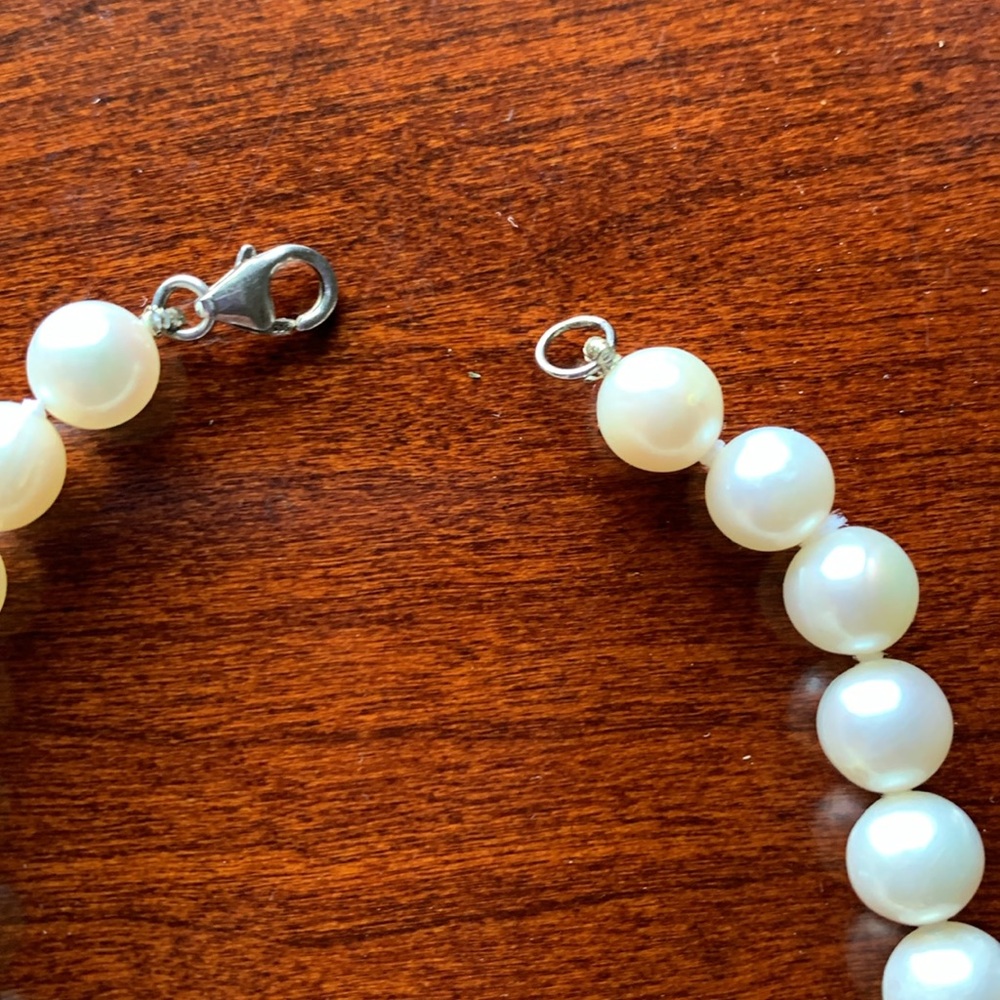 Pearl Bracelet with Clasp - Picture 5 of 8